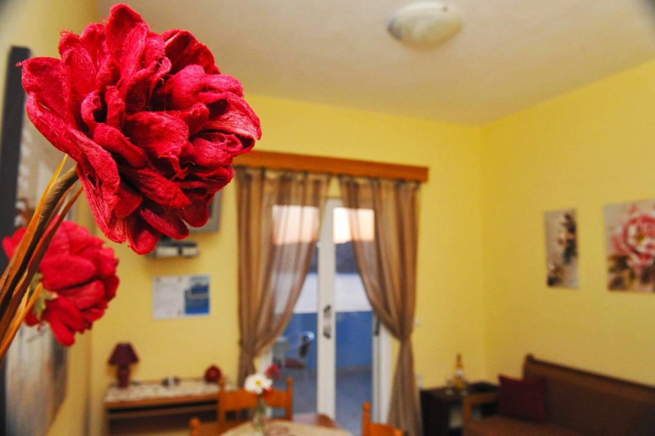 Theophilos Blue Cozy Apartment *